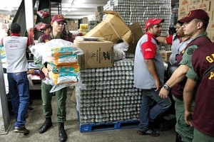 Es en el marco de la llamada "guerra contra la especulación", tras la advertencia del vicepresidente Nicolás Maduro a la "burguesía" de que "juega con candela (fuego)", al desabastecer alimentos de consumo masivo. (foto Aporrea)