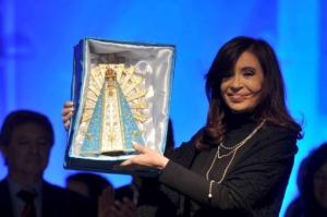 La presidenta Cristina Fernández de Kirchner remarcó la necesidad de contar con "mucha gente comprometida con una nueva justicia, y ciudadanos que puedan denunciar cuando haya connivencia", con la policía o la política. (foto Télam)