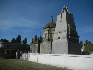 Ingreso al bello Cementerio de Zenón Pereyra.